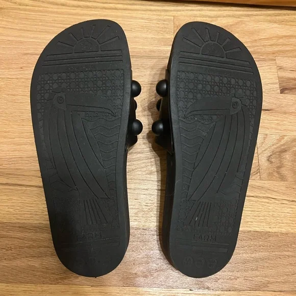 Farm Rio Slides - Picture 3 of 3